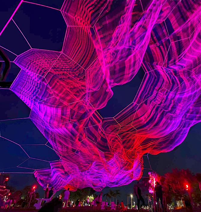 JANET ECHELMAN | 炫彩曲弧