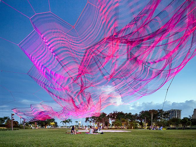 JANET ECHELMAN | 炫彩曲弧