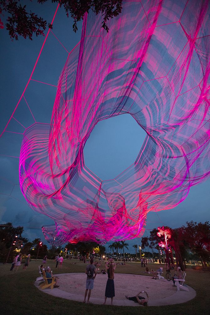 JANET ECHELMAN | 炫彩曲弧