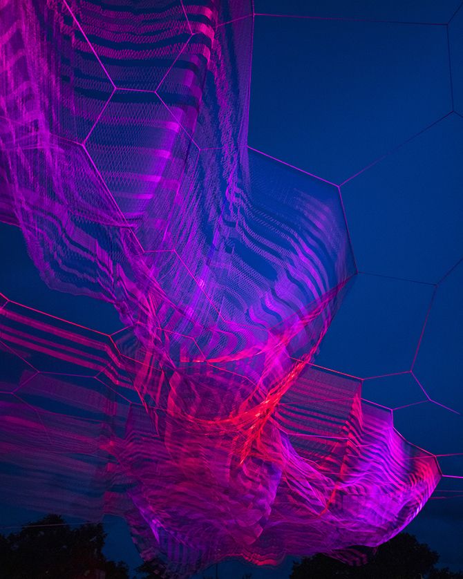 JANET ECHELMAN | 炫彩曲弧