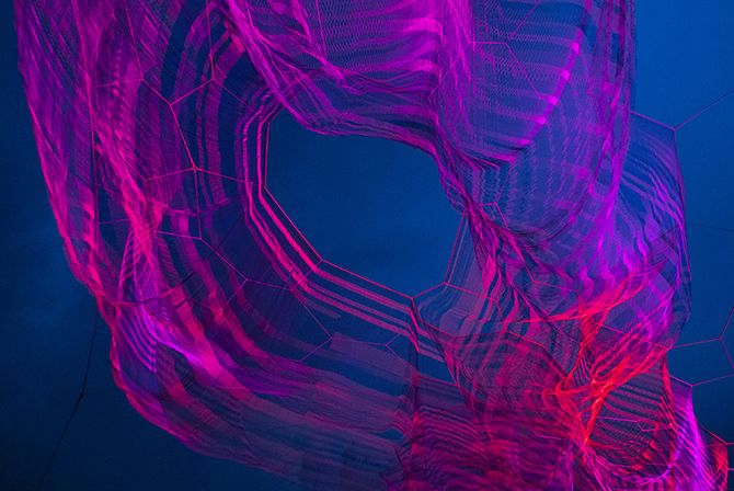 JANET ECHELMAN | 炫彩曲弧