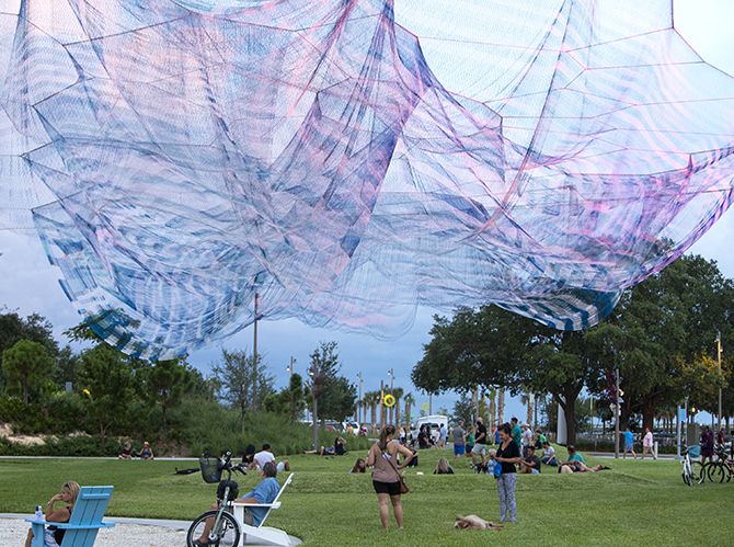 JANET ECHELMAN | 炫彩曲弧