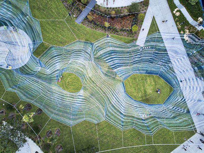 JANET ECHELMAN | 炫彩曲弧
