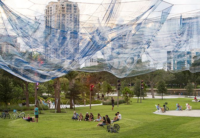 JANET ECHELMAN | 炫彩曲弧
