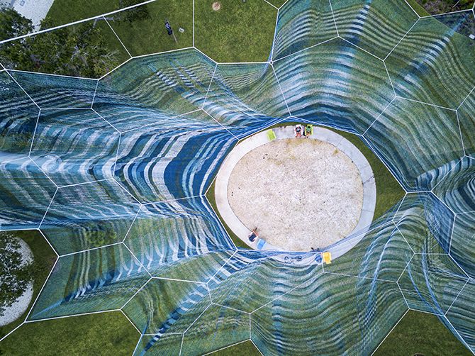 JANET ECHELMAN | 炫彩曲弧