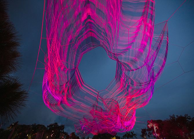 JANET ECHELMAN | 炫彩曲弧