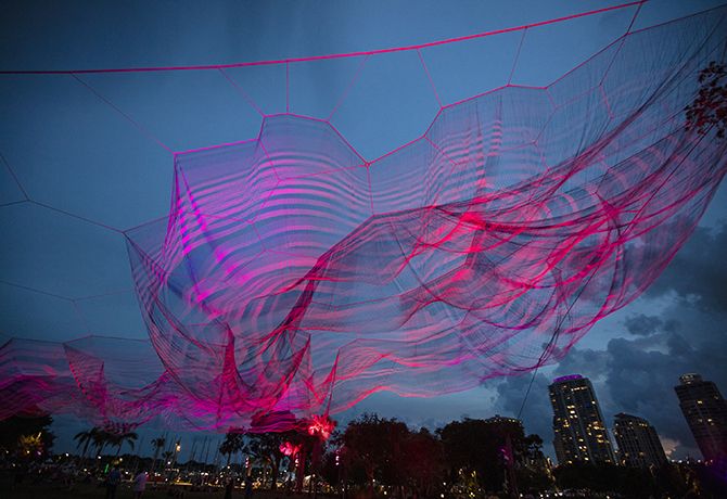 JANET ECHELMAN | 炫彩曲弧