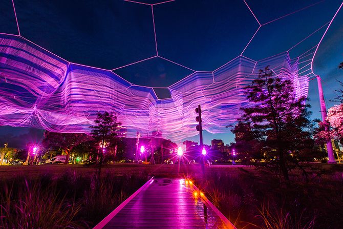 JANET ECHELMAN | 炫彩曲弧