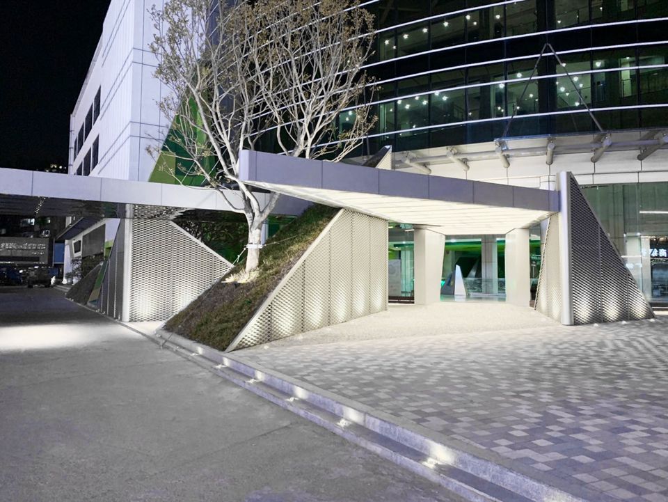 入口山体夜景.jpg