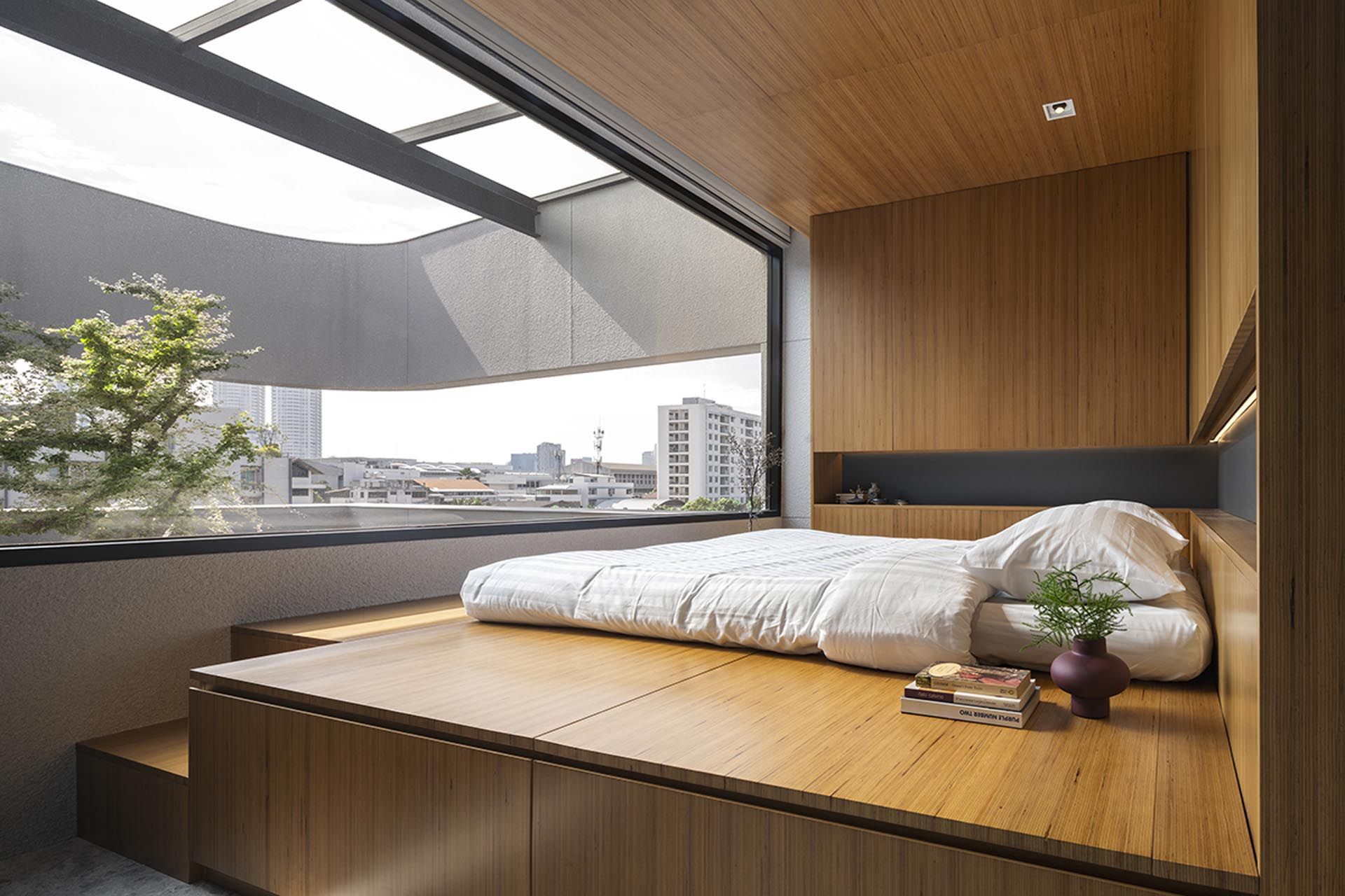 16 从卧室看屋顶庭院 Rooftop courtyard from bedroom view.jpg