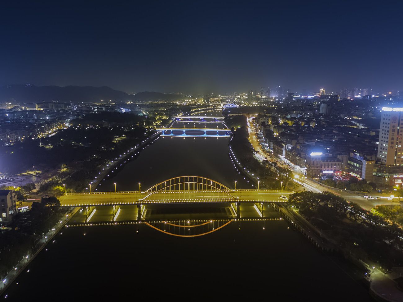 义乌中福广场城市地标夜景航拍_3840X2160_高清视频素材下载(编号:9497705)_实拍视频_光厂(VJ师网) www.vjshi.com