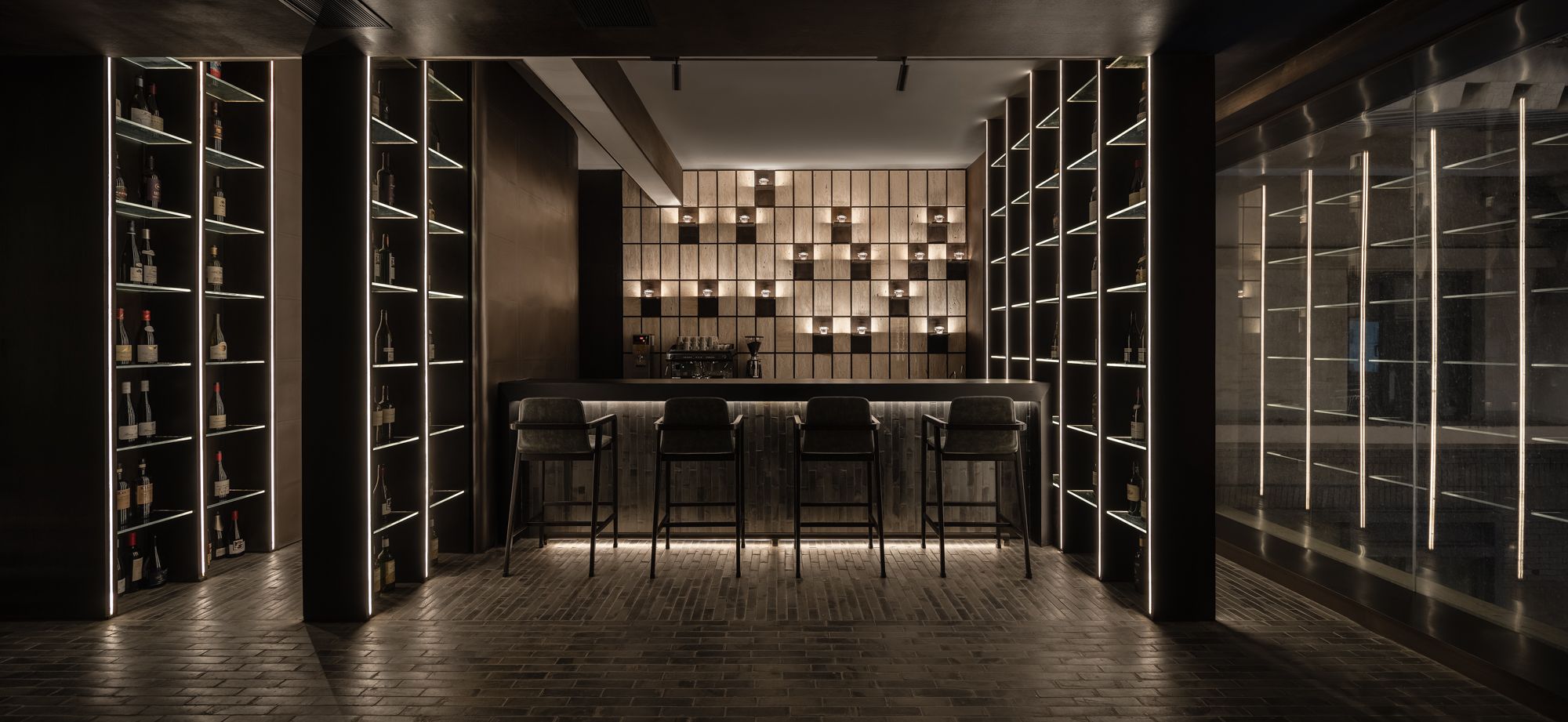 RooMoo | Le Coq wine &amp; bistro