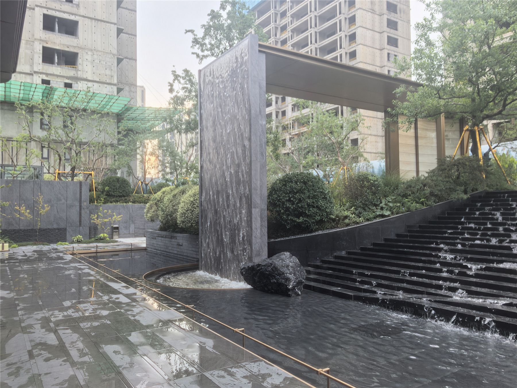 绿都上璟苑一期景观及雨污水工程