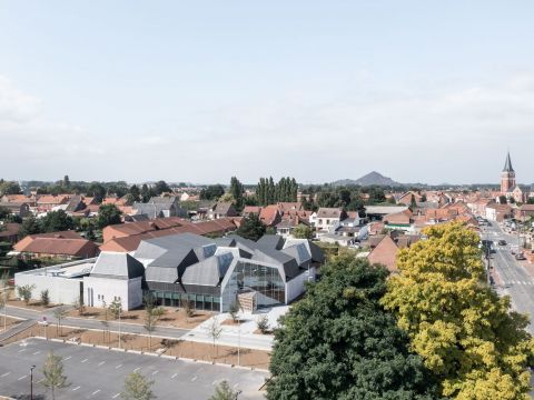 ZITA! | 第三空间媒体图书馆和多用途房间