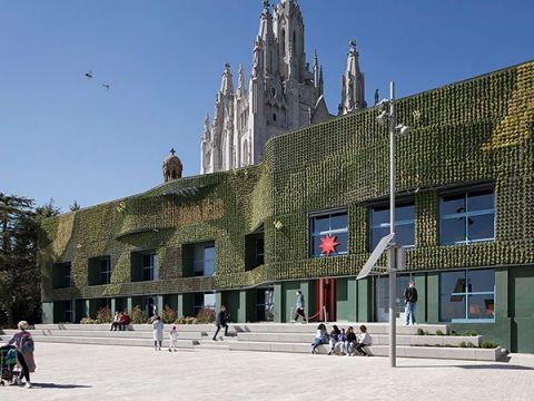 园冶杯参赛作品 | 巴塞罗那蒂比达博迎宾广场 / Mias Architects