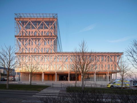 BANK OFFICE HEADQUARTER - Le Valmy