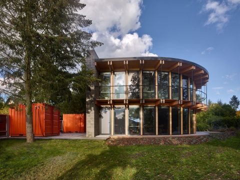 Stempel &amp; Tesar architekti | House That Opens Up to the Sun