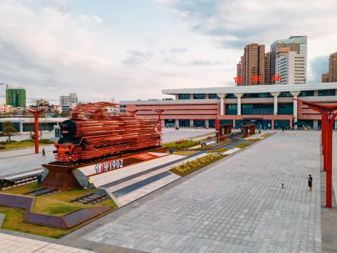 信阳火车站广场景观与公共艺术一体化设计营造