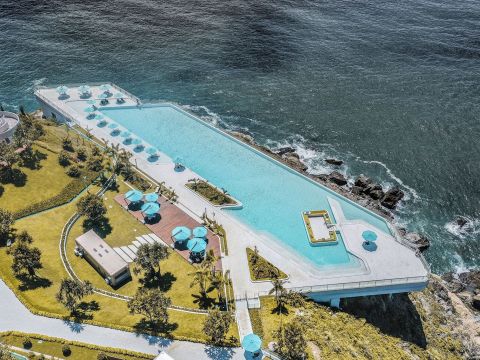 保利顺峰北洛秘境悬崖泳池