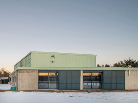 Enrique Espinosa (Eeestudio) and Lys Villalba | Educan. 多物种训练学校